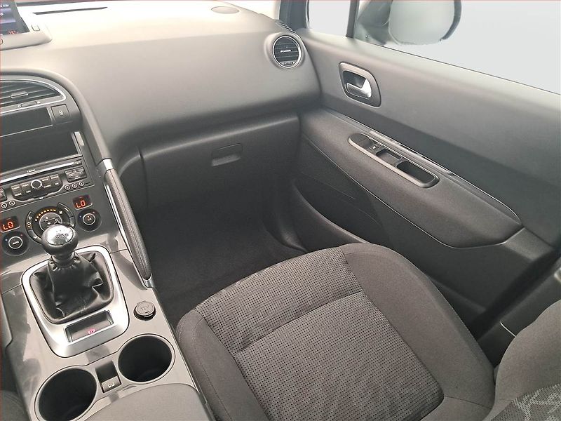 Peugeot 3008 (2012) 2.0 HDi, Navi, Tempomat - fotka 8 z 16