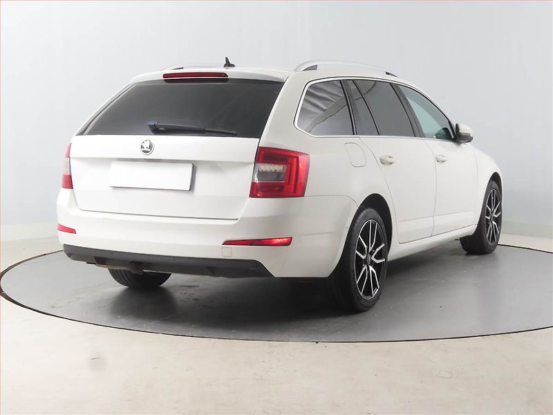Škoda Octavia (2014) Elegance 1.6 TDI, 4X4 - fotka 5 z 14