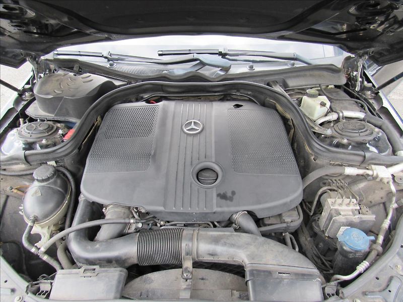 Mercedes-Benz Třídy E 2,1 E 220 CDI Avantgarde - fotka 30 z 32