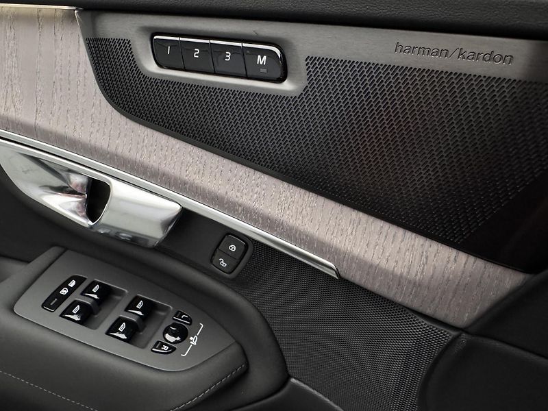 Volvo XC90 (2026) T8 AWD Plug-in BRIGHT PLUS 7m - fotka 20 z 27