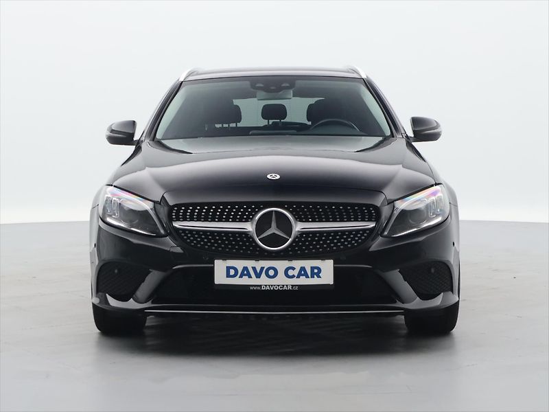 Mercedes-Benz Třídy C 2.0 220d 143kW Aut. LED - fotka 2 z 37