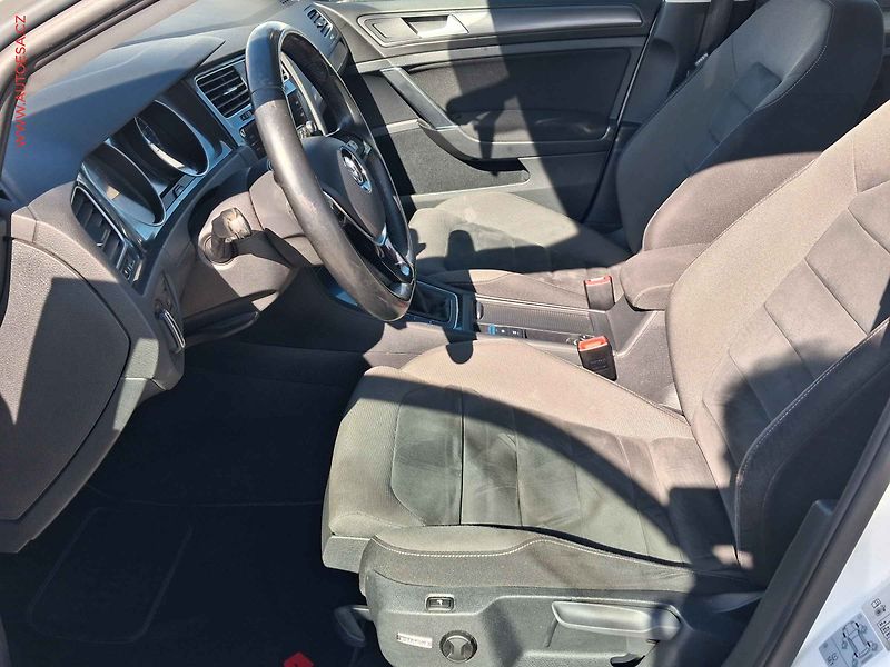 Volkswagen Golf (2017) 1.4 TSi, 1.maj,ČR, masáž - fotka 9 z 20
