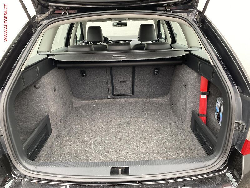 Škoda Octavia (2013) 1.6 TDi, Elegance, xenon - fotka 7 z 17