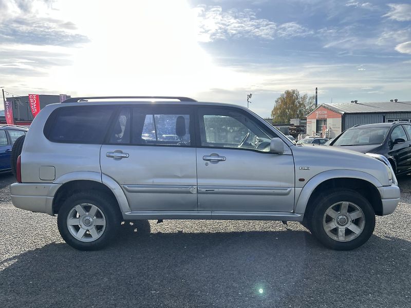Suzuki Grand Vitara XL-7 2.7i V6 127kw 4x4 TAŽNÉ  - fotka 8 z 22