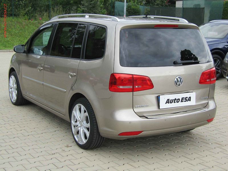 Volkswagen Touran (2012) 2.0TDi, DSG - fotka 6 z 20