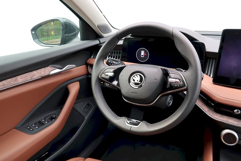 Škoda Superb (2024) Combi L&K 2,0 TDi/110  kW DSG - fotka 19 z 33