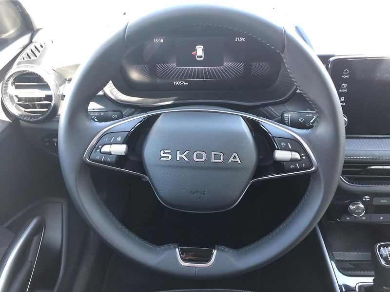 Škoda Fabia 1.0 TSi TOP SELECTION - fotka 17 z 28