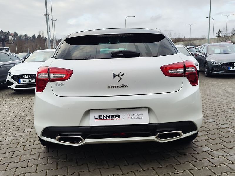 Citroën DS5 2.0 HDI/120kW hybrid4 Panorama - fotka 6 z 32