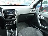 Peugeot 2008 (2018) 1.2 PureTech, ČR,1.maj - náhled 8