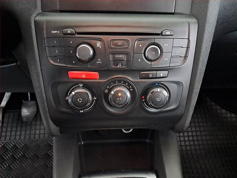 Citroën C4 (2014) 1.6 HDi, Serv.kniha, Tempomat - fotka 16 z 16