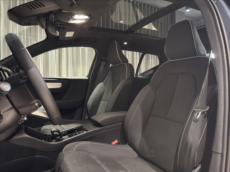 Volvo XC40 (2026) 2,0 B4  Ultra - fotka 13 z 33