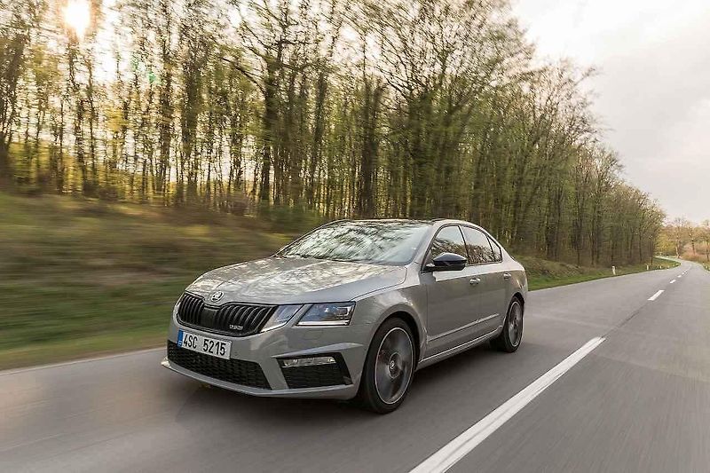 Škoda Octavia Combi RS a Škoda Octavia Scout.