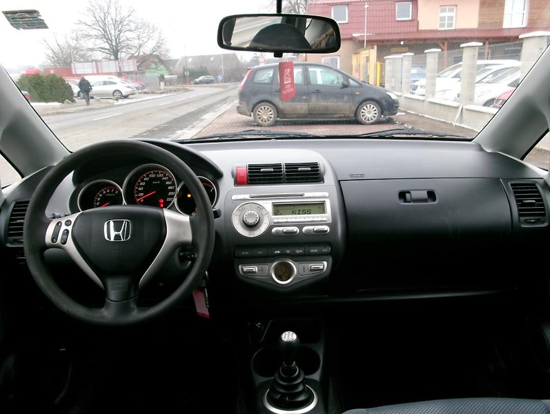 Honda Jazz (2005) 1,3i - ZADÁNO - fotka 17 z 27