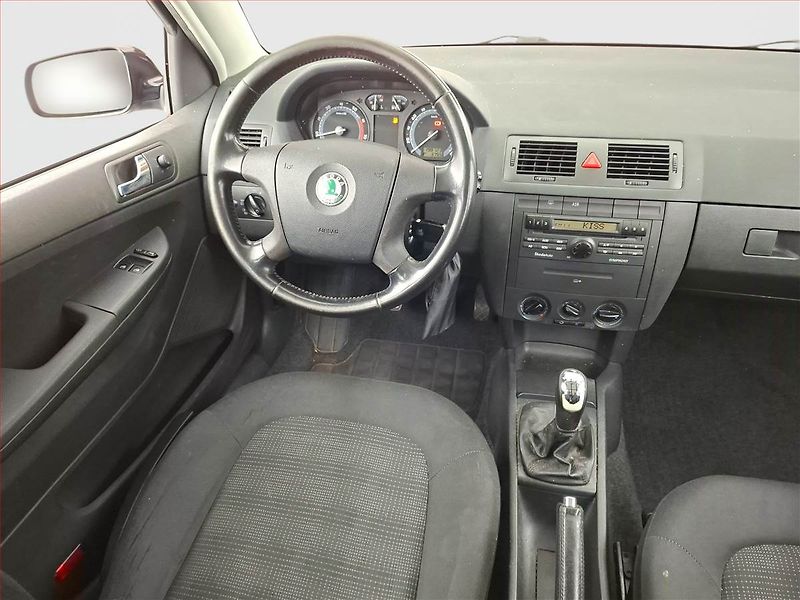 Škoda Fabia (2005) 1.4 16V, po STK, oblíbený vůz - fotka 7 z 13