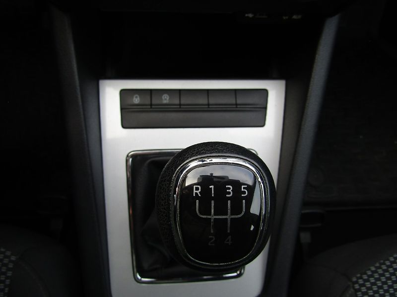 Škoda Octavia (2014) 1.6 TDI 77kW  ZIMNÍ KOLA - fotka 29 z 35