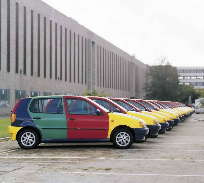 Tohle barevné auto dodnes vzbuzuje na silnici rozruch, tvrdí jeho majitelé.