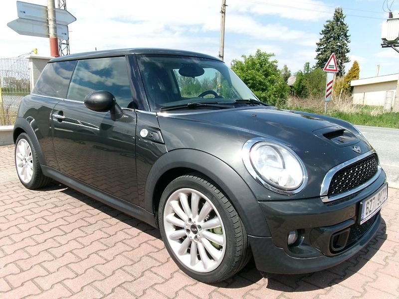 Mini Cooper S (2011) 1,6i AC TEMP ALU 135kW - fotka 10 z 28