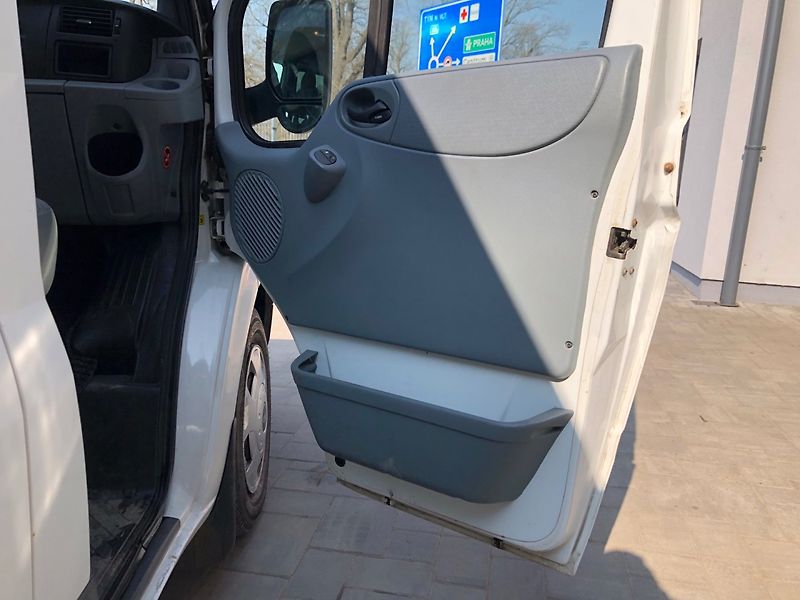 Ford Transit Courier (2013) 2.2 TDCi 9 Míst - fotka 13 z 24