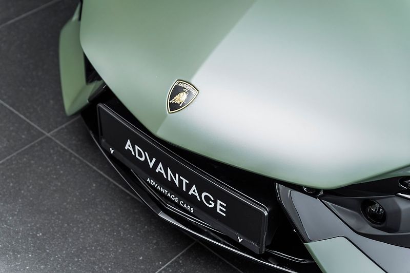 Lamborghini Revuelto - fotka 14 z 27