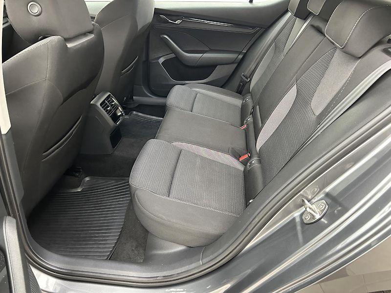 Škoda Octavia 1.0 TSI Ambiente plus - fotka 8 z 23