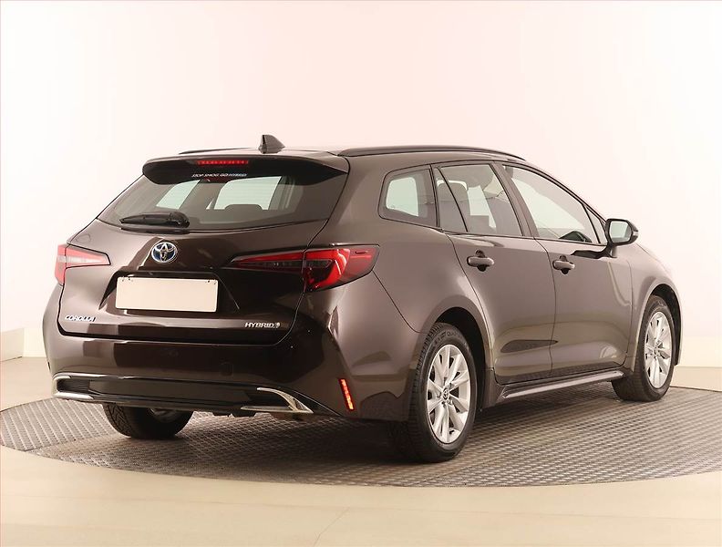 Toyota Corolla (2023) 1.8 Hybrid, digi klima - fotka 5 z 24