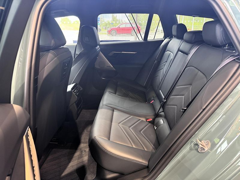 BMW Řada 5 520d xDrive Touring M-Sport - fotka 7 z 29