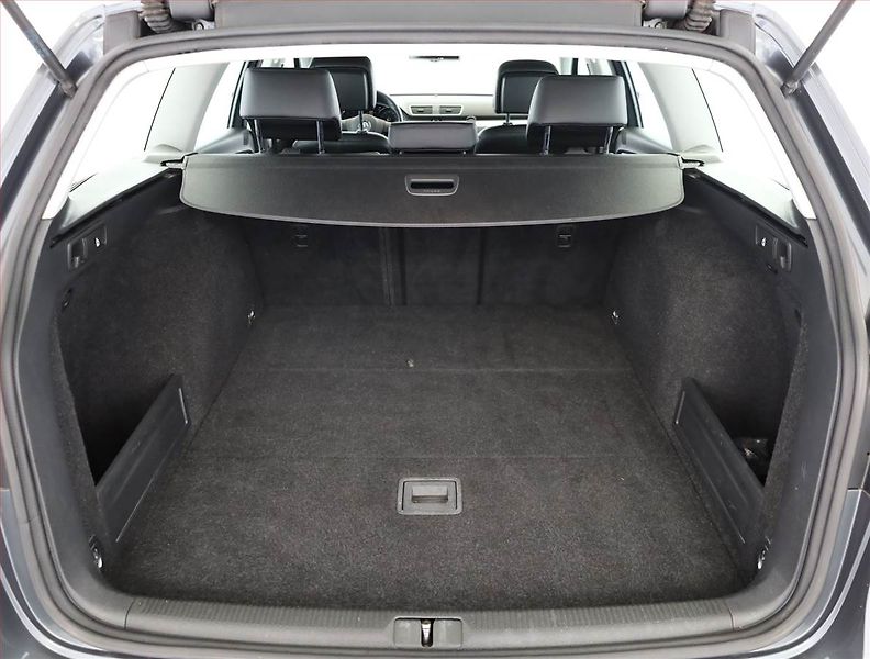 Volkswagen Passat (2012) 2.0 TDI, Automat - fotka 16 z 17