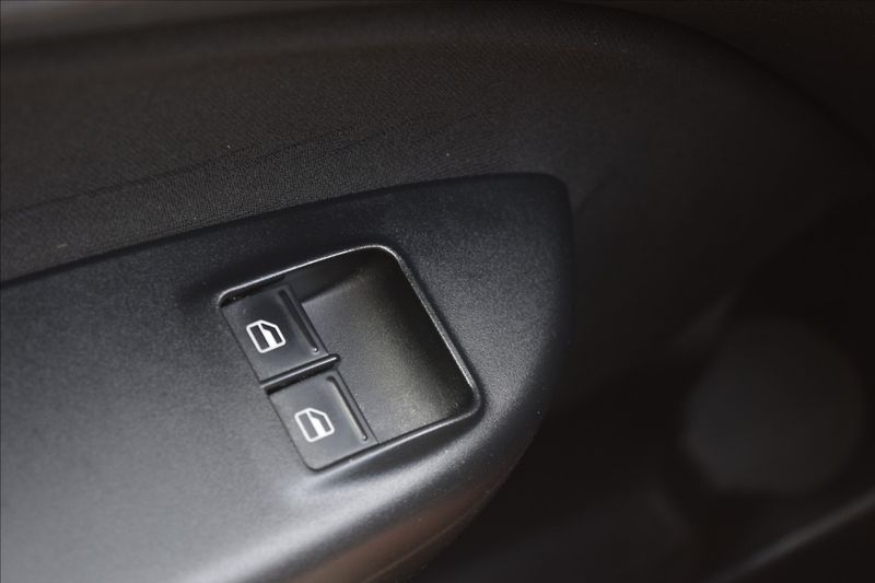 Škoda Octavia 1,2 i 77KW KLIMA VÝHŘ.ČEL.SKLO - fotka 21 z 37
