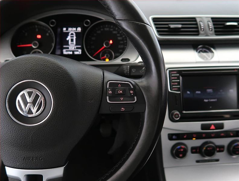 Volkswagen CC (2016) 2.0 TDI, Serv.kniha, Navi - fotka 18 z 22
