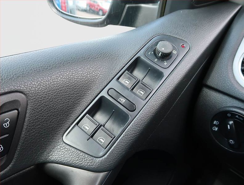 Volkswagen Tiguan (2008) 2.0 TDI, 4X4, Navi, Tempomat - fotka 19 z 23