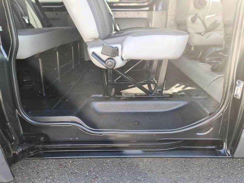Opel Vivaro (2011) 2.0 CDTi 84-KW 8-MÍST OLOMOUC - fotka 21 z 75