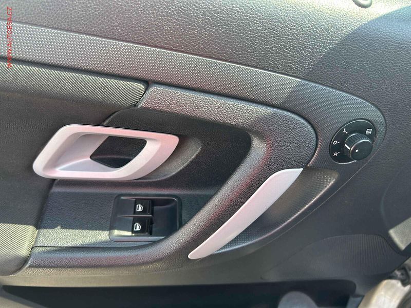 Škoda Roomster (2009) 1.4 MPi, AC, panor. - fotka 11 z 15