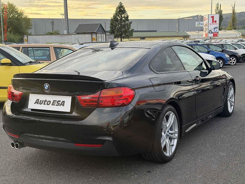 BMW Řada 4 (2014) 2.0d 420d, 1.maj, AT - fotka 4 z 17