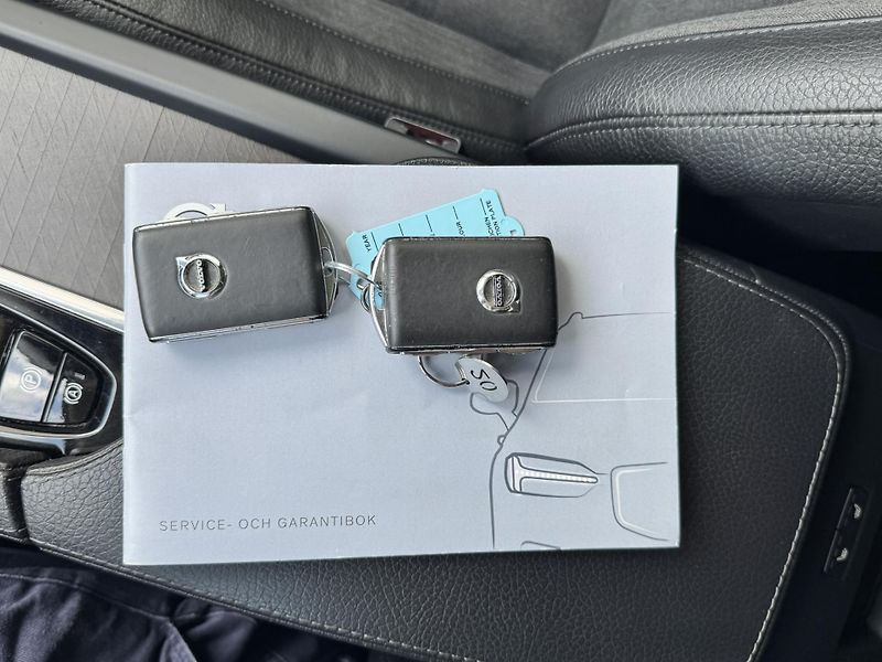 Volvo V90 CC D4 AWD/TZ/pneu REZERVACE - fotka 45 z 50
