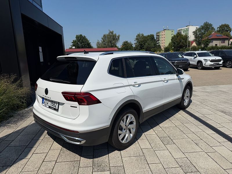 Volkswagen Tiguan Elegance 2,0TDI 110kW 4x4 DSG - fotka 2 z 23
