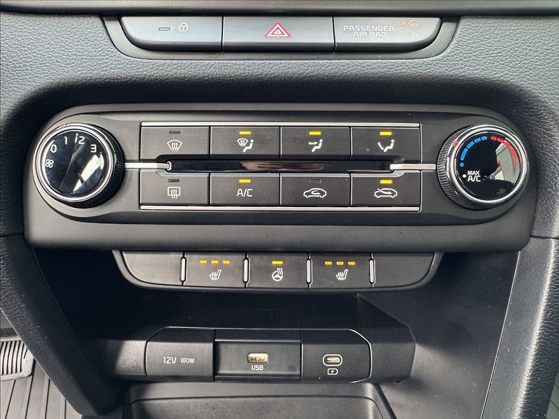 Kia Ceed 1,5 T-GDi Spin DPH 1.maj ČR - fotka 33 z 50