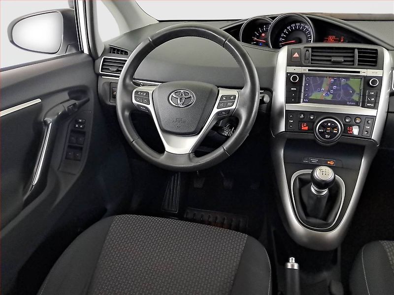 Toyota Verso (2013) 2.0 D-4D, 7 míst, Navi - fotka 7 z 19