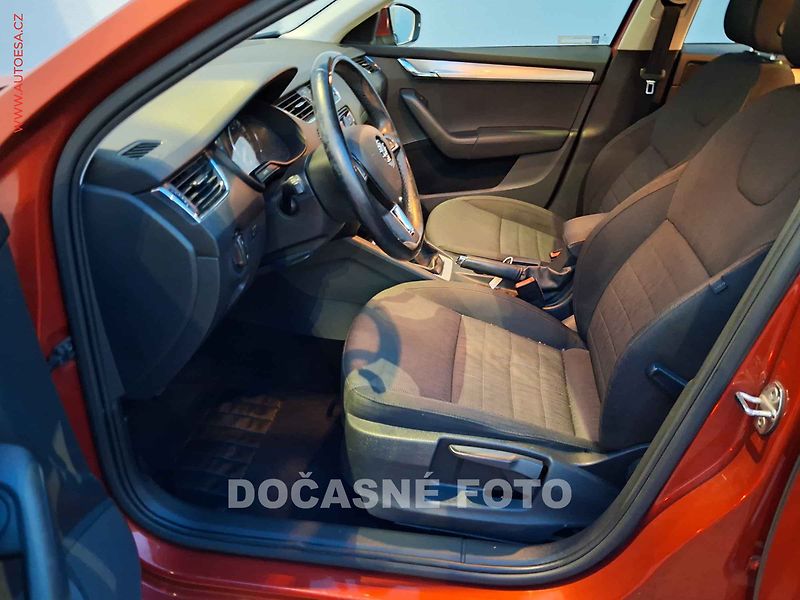 Škoda Octavia (2015) 1.6 TDi, 2.maj,ČR, Style - fotka 9 z 17