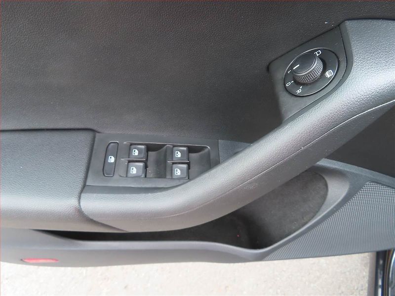 Škoda Octavia (2018) 1.6 TDI, Automat, Navi - fotka 17 z 25
