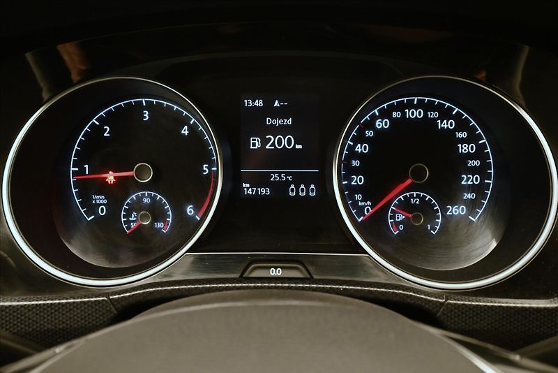 Volkswagen Touran 2,0 TDI 110kWTAŽNÉ LED Záruka - fotka 15 z 31