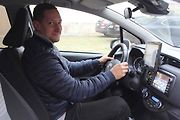 Jak auto jezdí předvedl zástupce ředitele Městské policie Jihlava Zdeněk Krčál .