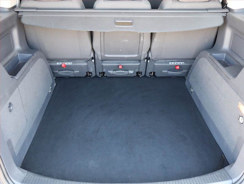 Volkswagen Touran (2013) 1.6 TDI, Automat, Navi - fotka 14 z 18