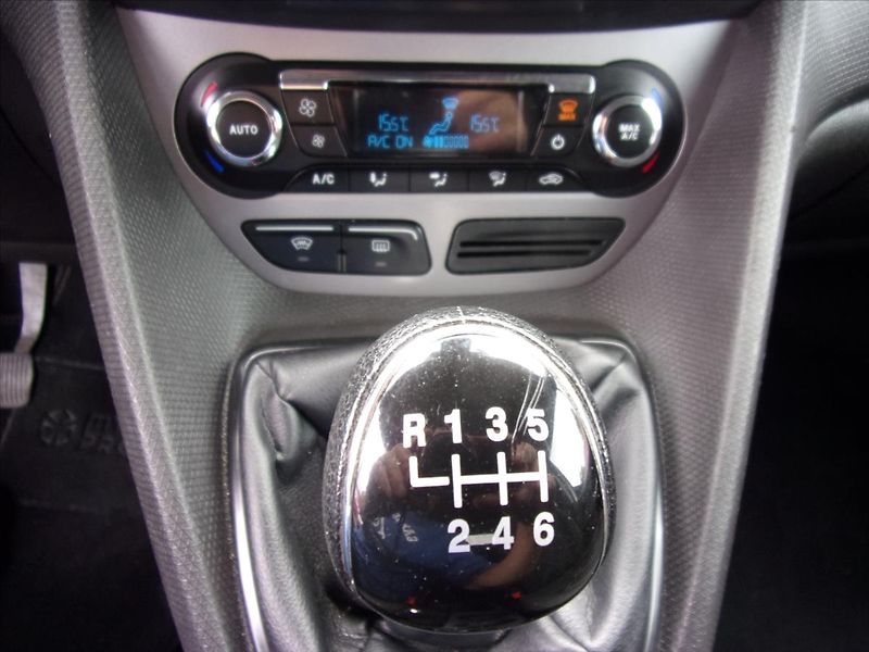 Ford Tourneo 1,6 TDCI  Connect - fotka 19 z 23