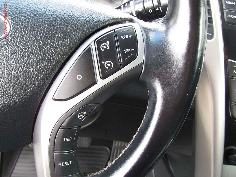 Hyundai i30 (2013) 1.6 CRDi, ČR, AC, tempo - fotka 13 z 21