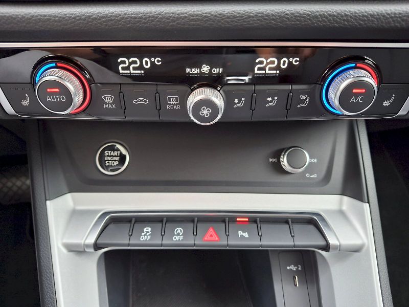 Audi Q3 (2024) Advanced S-Tronic 1,5TFSi 110k - fotka 31 z 35