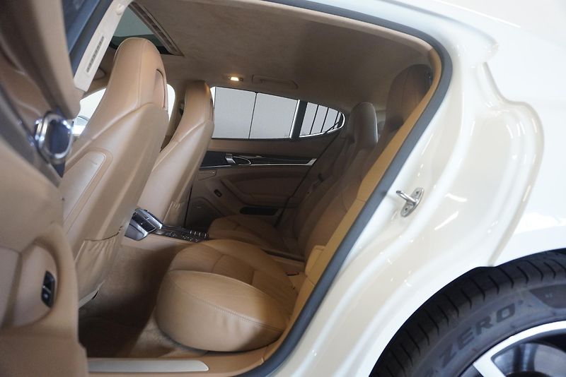 Porsche Panamera  4,8I V8 4WD PD - fotka 21 z 45