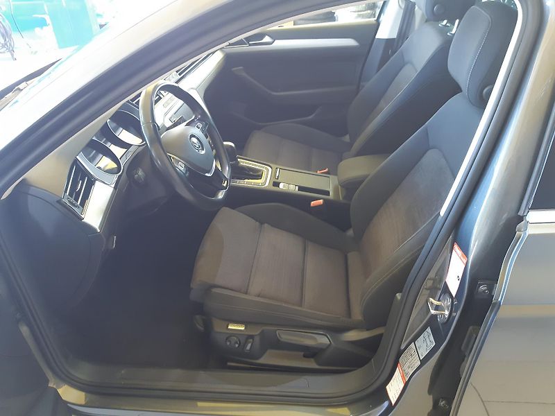 Volkswagen Passat 2.0 TDI COMBI NAVI TEMPOMAT - fotka 8 z 21