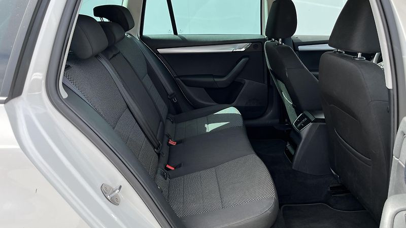 Škoda Octavia Combi 1.6 TDI Ambition - fotka 22 z 31