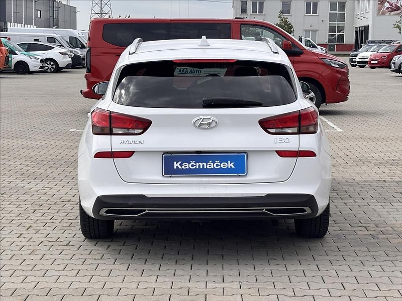 Hyundai i30 1,5 mHEV Family Smart 117kW - fotka 4 z 28