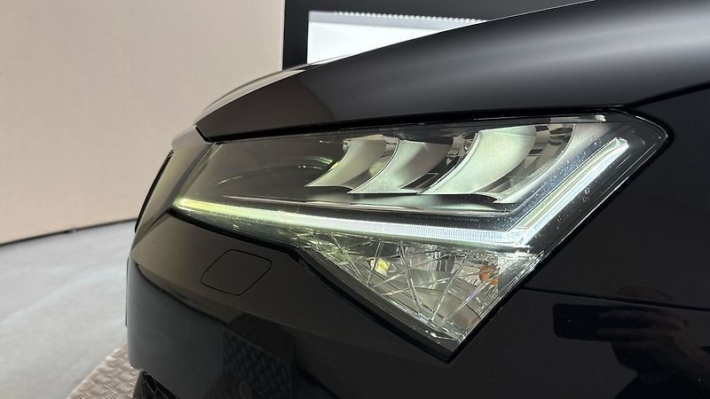 Škoda Superb 2.0 TDI Ambition Combi - fotka 18 z 29